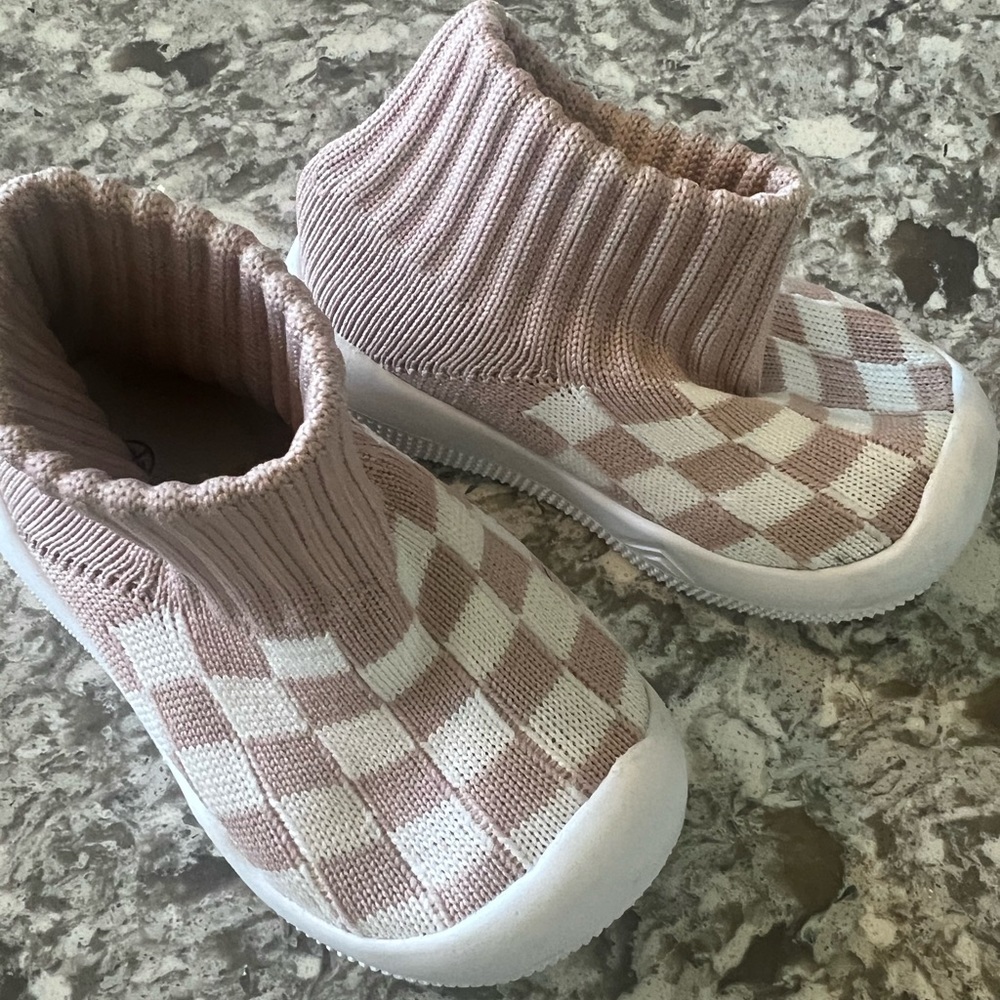 Dusty rose checkered toddler shoes